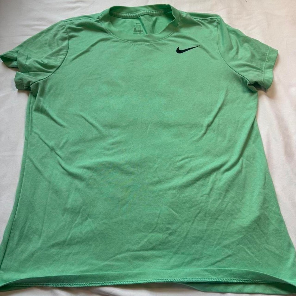 Nike Dri Fit Tee Medium